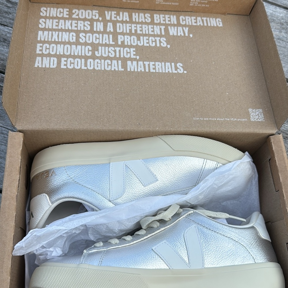 Veja Silver Metallic Low-Top Sneakers - Picture 10 of 10